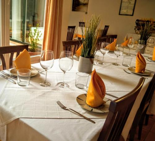 Étterem, Hostal Restaurante Bustos in Villarubio