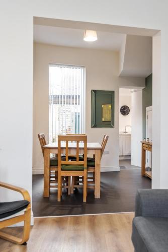 Clondara Terrace Belfast in ฟอลส์ พาร์ก