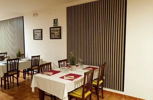 Étterem, Hostal Restaurante Bustos in Villarubio