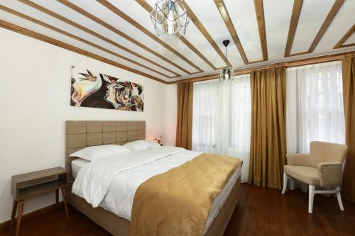 Historical Wood Dublex Apt at Taksim&Galata