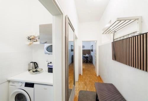 Grand Central Mitte Apartment - image 6