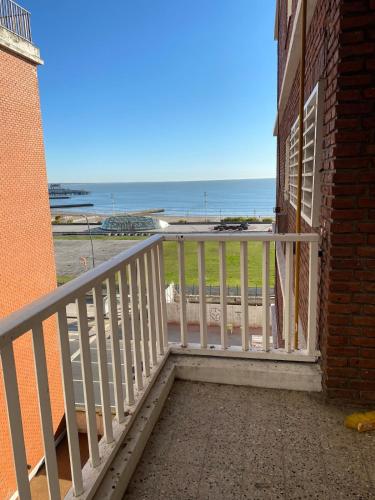 4 ambientes con cochera frente al mar