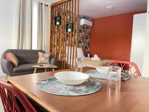 المرافق, Les Quatre Ambiances - Studios in كاين