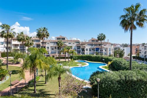 Three-Bedroom Apartment room in Sunny getaway with pool in Marbella - Ref M54