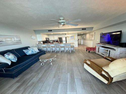 Serene Sunrise Awaits - Tropical Ocean Walk Resort 1BR 1607 - image 11