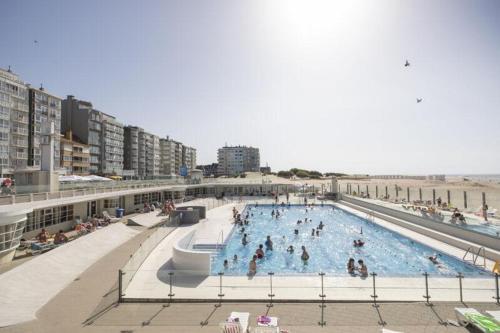 Svømmebasseng, Appartement 'Byblos' te Oostduinkerke - Bad in Koksijde