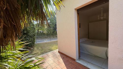 Sirolo, trilocale con giardino e garage in centro - S077