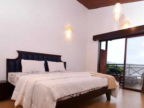 Waves and Vibes Resort  in Shirkoli