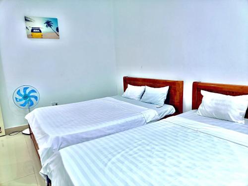 Three-Bedroom Apartment image 5