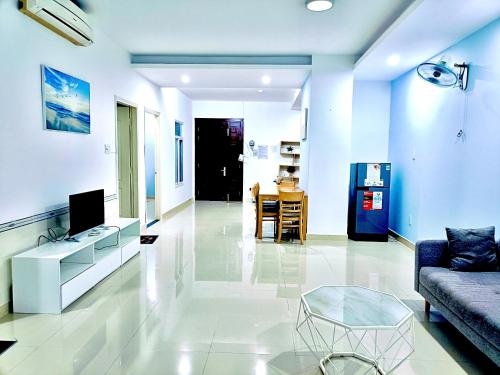 Three-Bedroom Apartment image 8