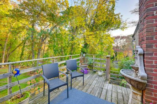 . Cozy Dix Hills Apt w/ Deck ~ 7 Mi to Beach!