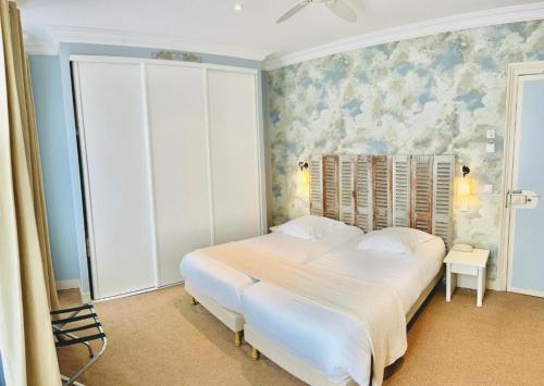 Hotel Le Central - image 11