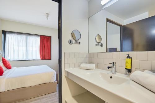 1 queen bed