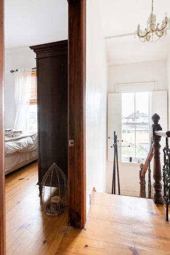 Serres’ Home, Dublin (photo 10)