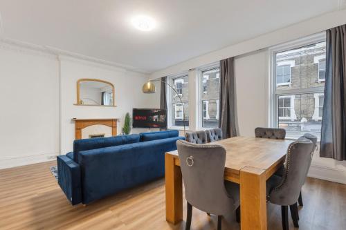 Modern 5-Bedroom Fulham Flat - Sleeps 12