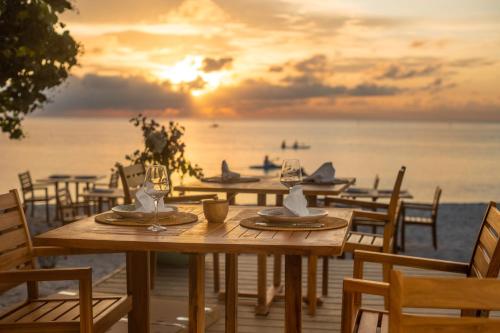 Étterem, Maverick Surf & Dive Boutique Resort - Complimentary Airport Transport for Full Board Stays of 6 Nig in Laamu Atoll