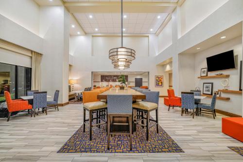 Lobby, Hampton Inn & Suites Dallas/Plano-East in Plano