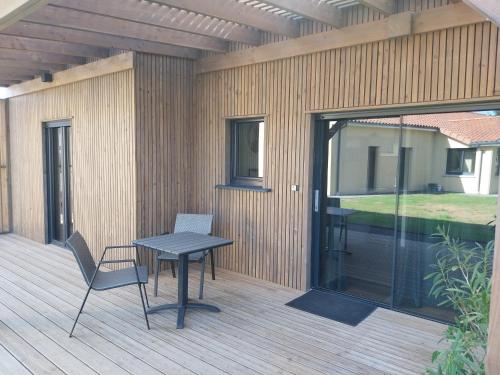 Apartment with Garden View