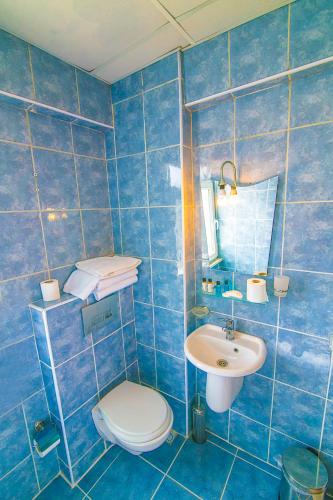 Economy Double Room image 5