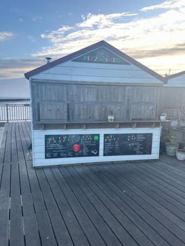 Pure Edge beach guest house with Sea view in Canterbury