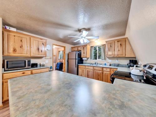 Hillside Hideaway - image 13