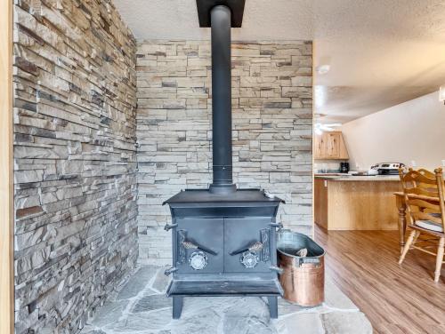 Hillside Hideaway - image 2