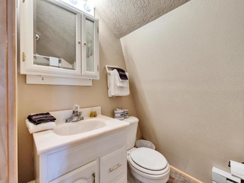 Hillside Hideaway - image 11