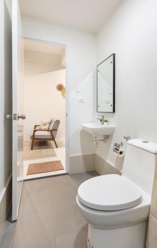 Peaceful 2 Bedroom with Balcony