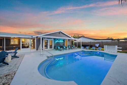 Pool Hot Tub Game Room & More Sleeps 10