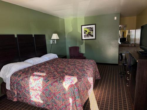 Relax Inn - image 5