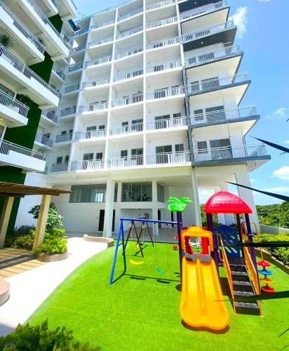 Iloilo Sunset View with Grand Living Space