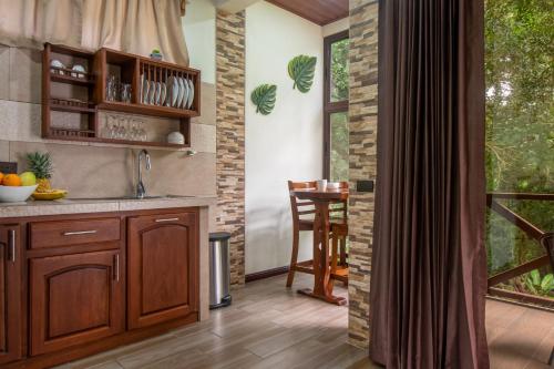 ห้องครัว, Cabañas Refugio Verde Monteverde (Cabanas Refugio Verde Monteverde) in มอนเตเวอร์ด