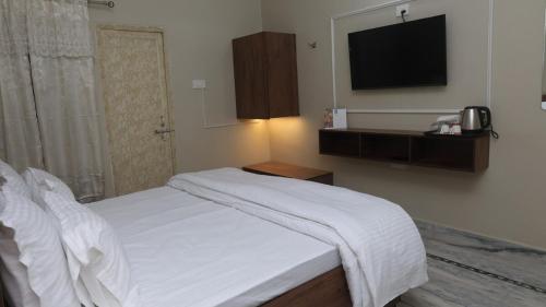Exquisite house with 3 Pvt Bathrooms - 10 min walk from Assi Ghat - image 5