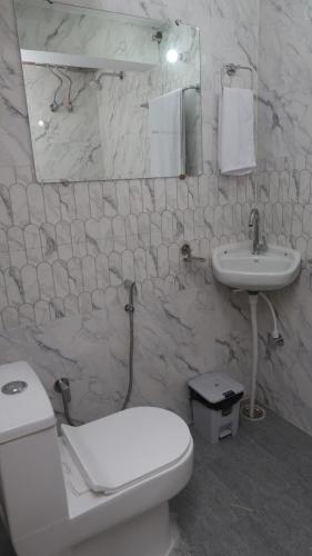 Exquisite house with 3 Pvt Bathrooms - 10 min walk from Assi Ghat - image 3