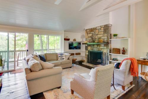 High-End Sapphire Retreat on Fairfield Lake! in แซฟไฟร์ (NC)