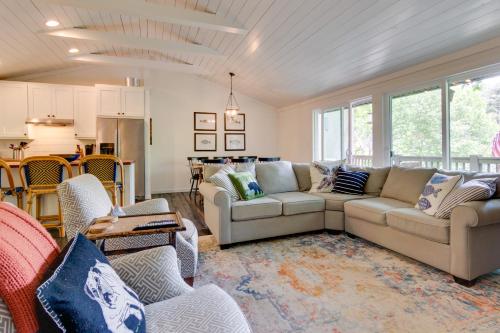 High-End Sapphire Retreat on Fairfield Lake! in แซฟไฟร์ (NC)