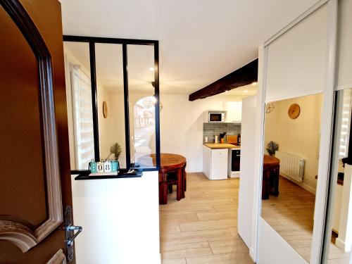 Ieeja, Studio cosy Proche Lyon Arrivée autonome (Studio cosy Proche Lyon Arrivee autonome) in Fleurieu-sur-Saone (Rhone-Alpes)