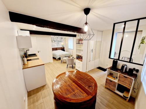 Gulta, Studio cosy Proche Lyon Arrivée autonome (Studio cosy Proche Lyon Arrivee autonome) in Fleurieu-sur-Saone (Rhone-Alpes)