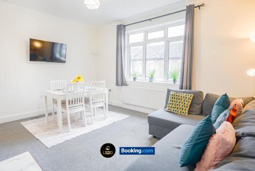 Amazing 3 Bedroom Apt By LS2G Short Lets & Serviced Accommodation Greater London With Free WIFI, Londýn (fotografie 10)
