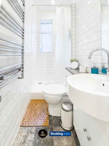 Amazing 3 Bedroom Apt By LS2G Short Lets & Serviced Accommodation Greater London With Free WIFI, Londýn (fotografie 8)