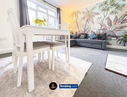 Amazing 3 Bedroom Apt By LS2G Short Lets & Serviced Accommodation Greater London With Free WIFI, Londýn (fotografie 5)