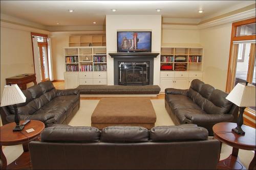 Game Room, Outdoor Hot Tub, Two Kitchens, Perfect For Large Families, Ketchum (foto 4)