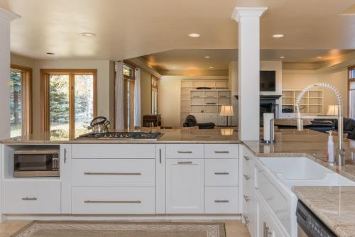 Game Room, Outdoor Hot Tub, Two Kitchens, Perfect For Large Families, Ketchum (foto 7)