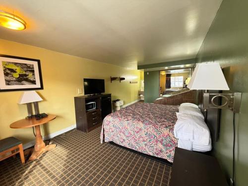 Relax Inn - image 11