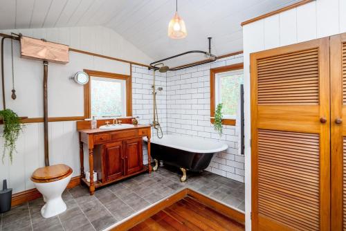 Red Door Cottage on Fox in Featherston