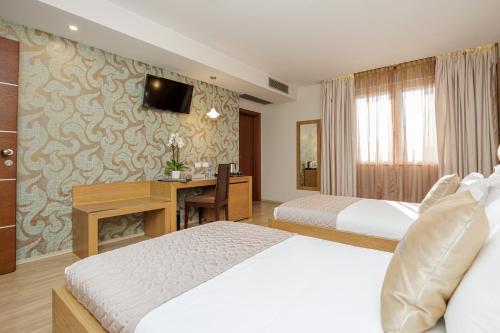 Twin Room image 10