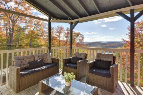 Ski-in/Car-out, HOT TUB with Amazing sunset view in Saint-Faustin-Lac-Carré (QC)