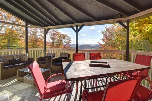 Ski-in/Car-out, HOT TUB with Amazing sunset view in Saint-Faustin-Lac-Carré (QC)