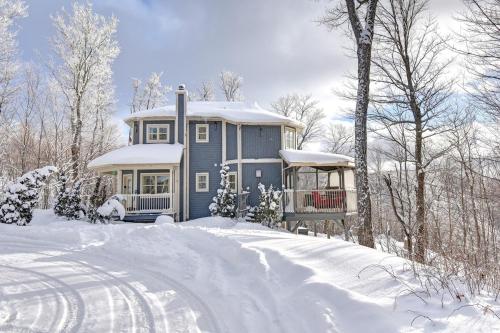 Ski-in/Car-out, HOT TUB with Amazing sunset view in Saint-Faustin-Lac-Carré (QC)