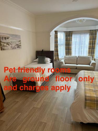 1 king bed, 1 twin bed